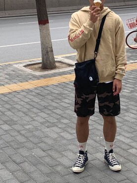 「bapeのアイテム（ショルダーバッグ、ブラック系）」を使った、hz_pさん（メンズ・183cm）の春コーディネート