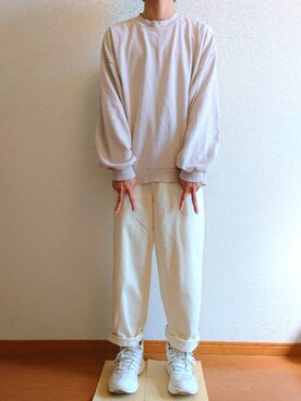 「消えそうな色コーデ」｜「アイテム（スウェット）」を使った、ひかるさん（メンズ・174cm）の秋コーディネート