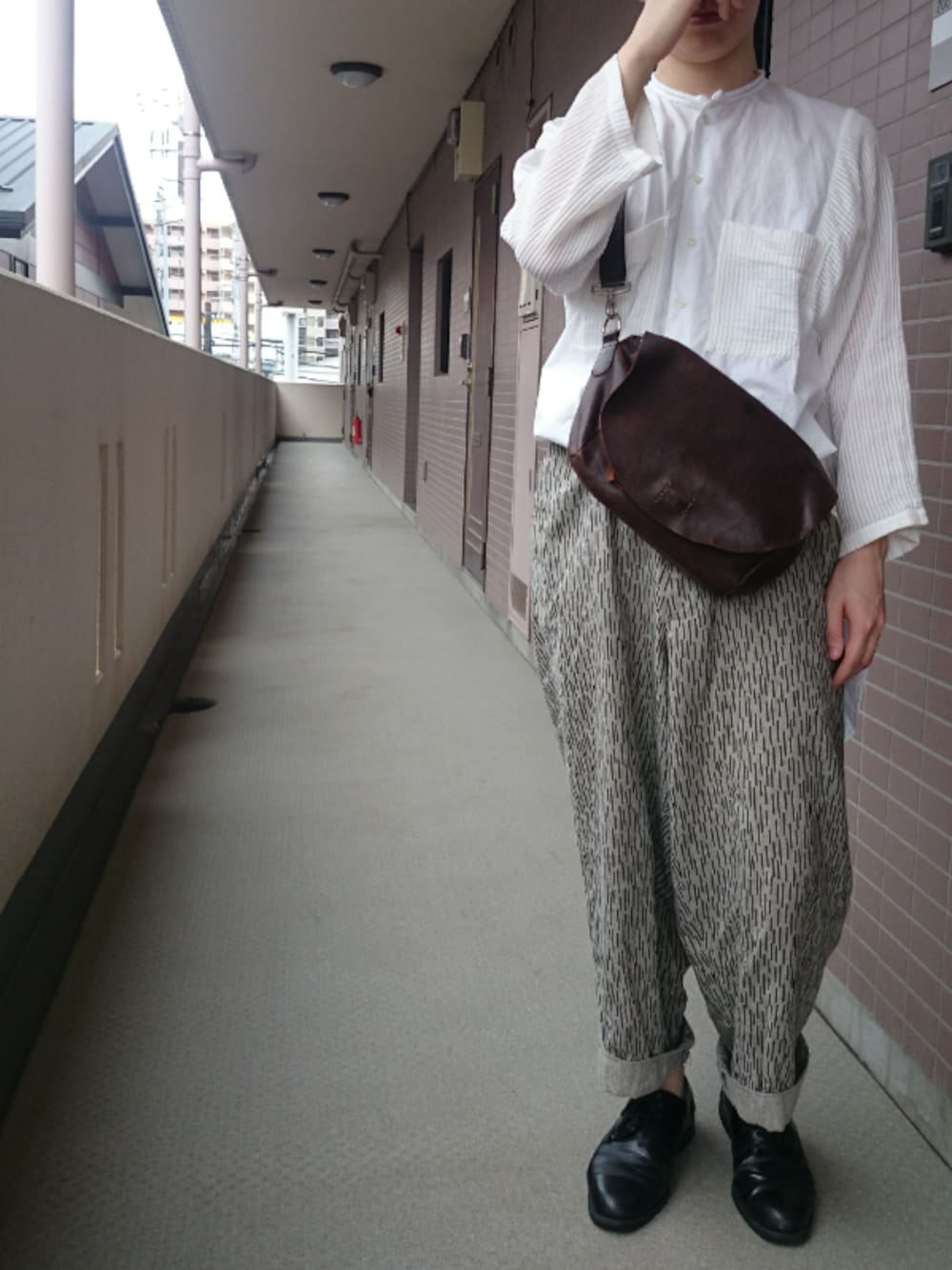 「my beautiful landletのアイテム（その他パンツ、ベージュ系）」を使った、yUMAさん（メンズ・166cm）の夏コーディネートの1枚目の写真