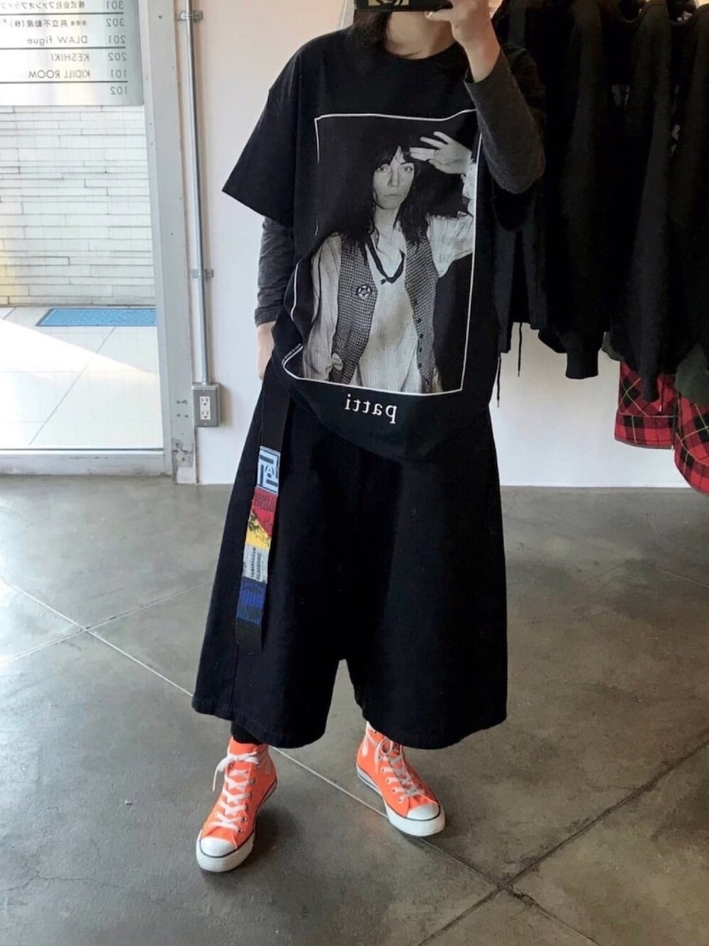 「KIDILL、KIDILL ROOM、KIDILL女子、patti、Patti Smith、photo Tee、フォトT、フォトプリント、converse」｜「KIDILLのアイテム（Tシャツ/カットソー、ホワイト系）」を使った、moriさん（レディース・159cm）の冬コーディネートの1枚目の写真