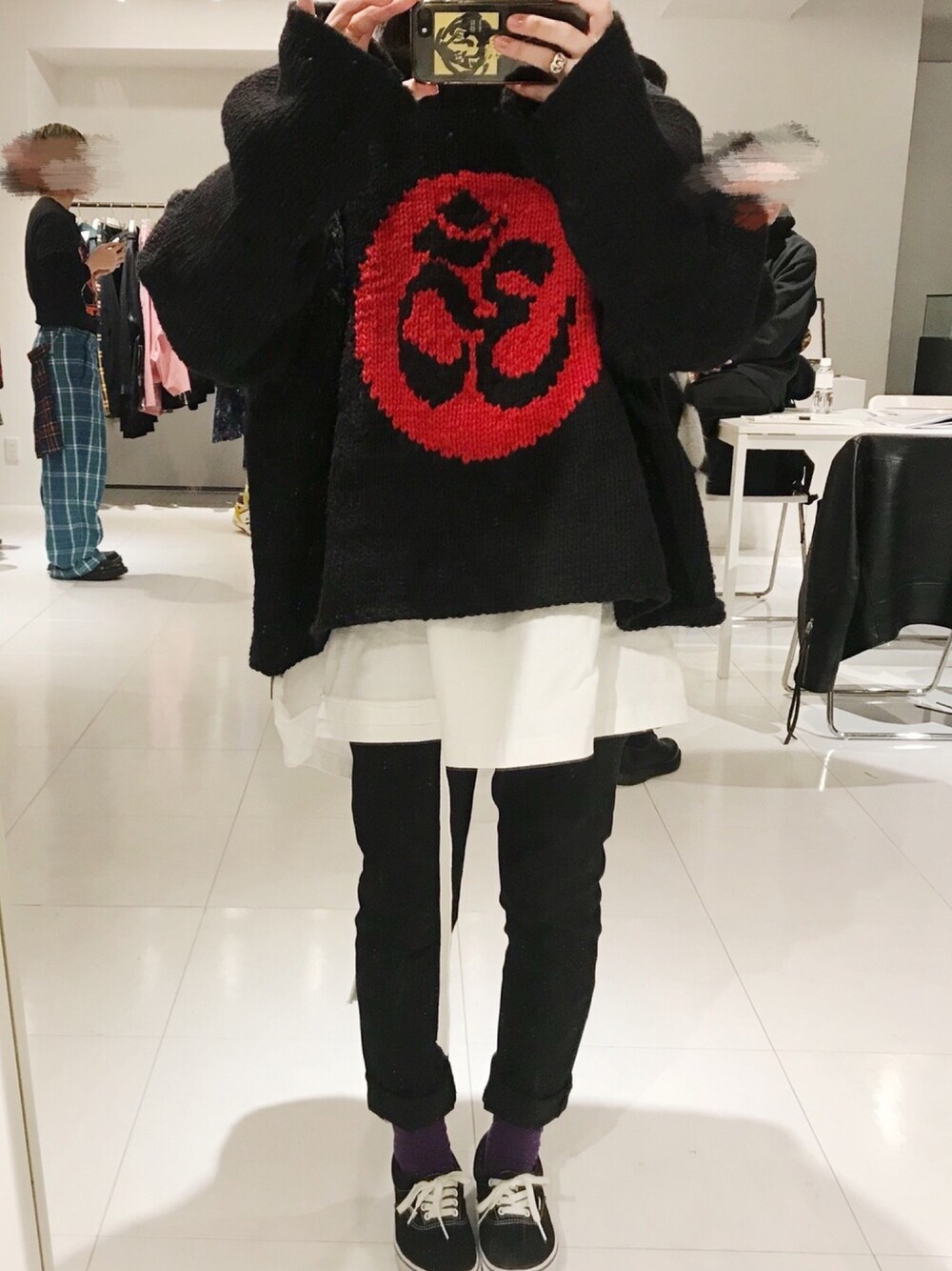 「KIDILL、KIDILL女子、19aw、ニット、黒×赤」｜「KIDILLのアイテム（ニット/セーター、ブラック系）」を使った、moriさん（レディース・159cm）の冬コーディネートの1枚目の写真