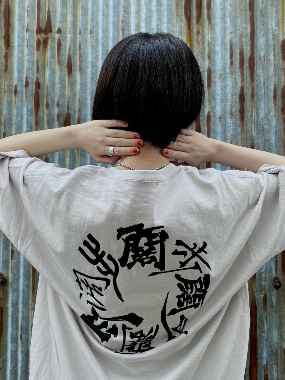 「POCTPOCT、漢字、Tシャツ、夏コーデ、シンプルコーデ、モノトーンコーデ、リラックススタイル、カジュアル、メンズライク、オリジナルブランド」｜「POCTPOCTのアイテム（Tシャツ/カットソー、グレー系）」を使った、moriさん（レディース・159cm）の春コーディネートの1枚目の写真