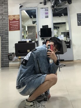 「TOMMY HILFIGER（トミーヒルフィガー）のアイテム（デニムジャケット）」を使った、Kelvin Luさん（メンズ・155cm）の冬コーディネート