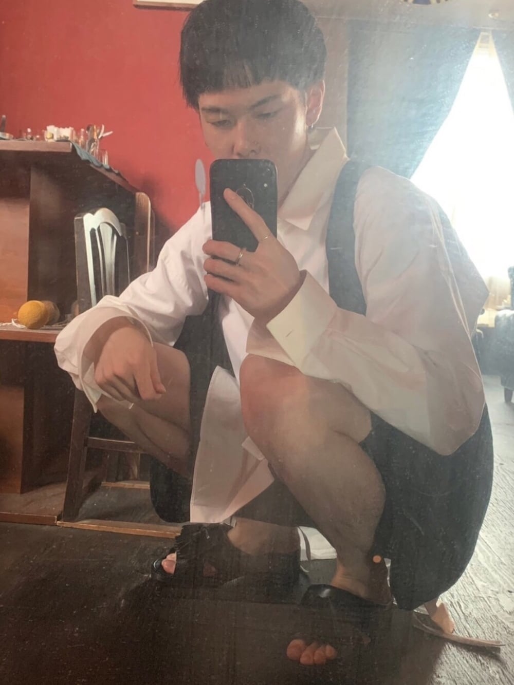 「秋、秋コーデ、シャツスタイル、TOIRONIER、ordinary fits、UNIVERSAL PRODUCTS、bench」｜「BENCH（BENSAN）の【CANNABIS別注】bench BENSAN-D TUSSEL With Vibram Sole (BE-CB01)（サンダル、ブラック系）」を使った、おりゅうさん（メンズ・177cm）の秋コーディネートの1枚目の写真