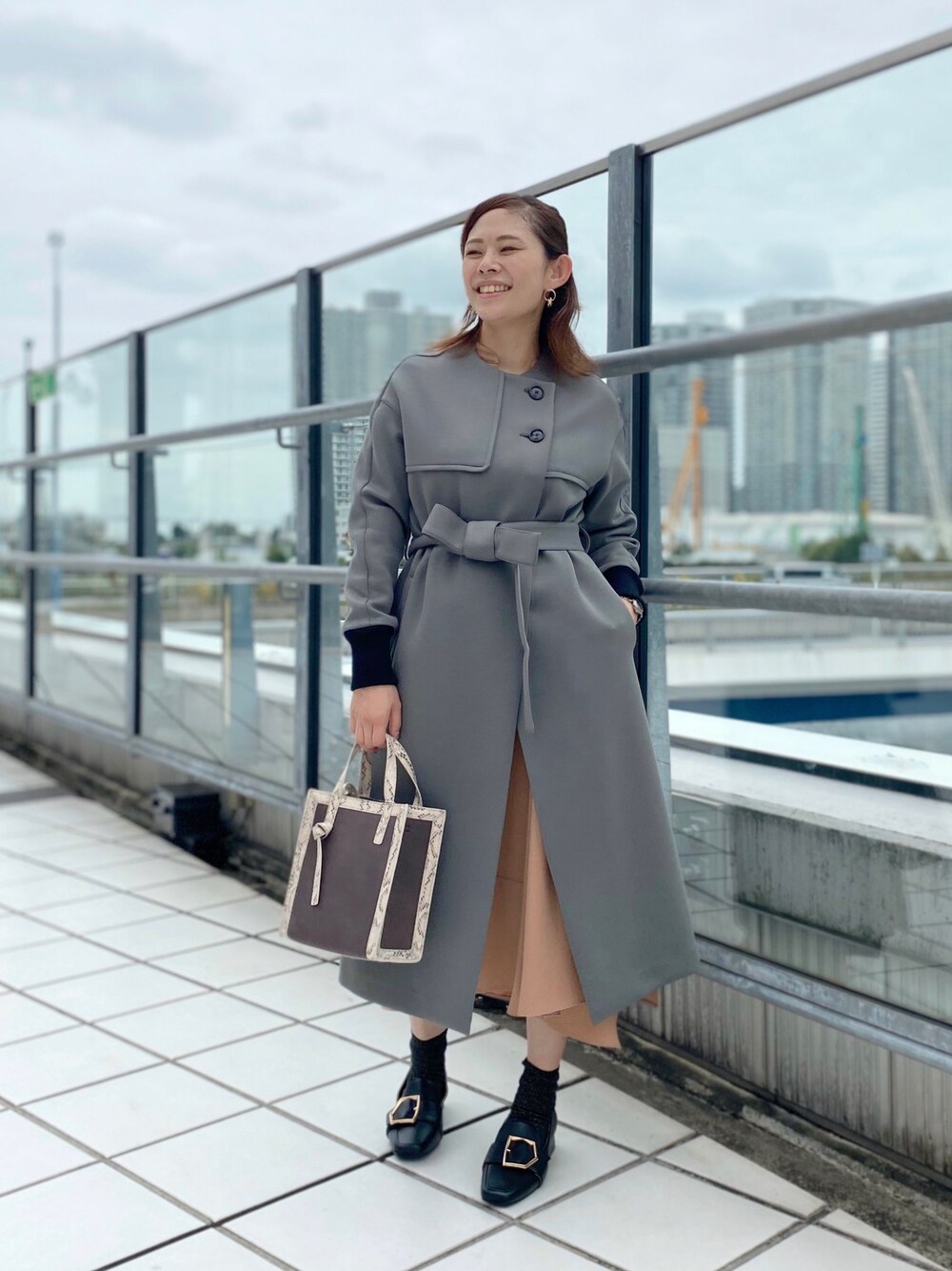 「秋のマイ旬スタイル、秋コーデ、大人女子、きれいめカジュアル、アースカラー、アウター、秋アウター、キレイめ、ノーカラーコート、カーキ」｜「CAST:のジャージーノーカラーアウター（ノーカラーコート、グリーン系）」を使った、Matsuiさん（レディース・157cm）の秋コーディネートの1枚目の写真