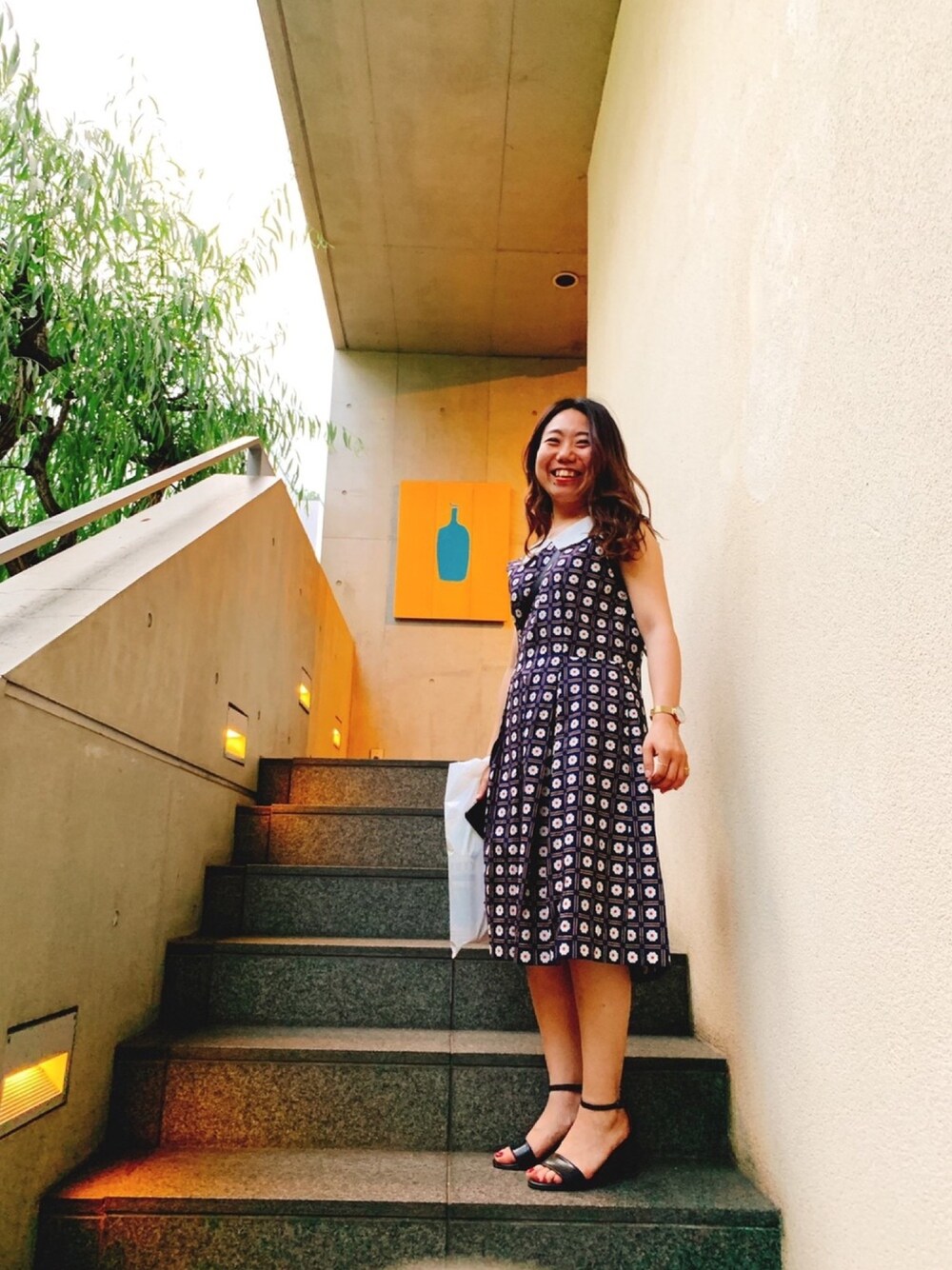 「おでかけ、低身長、blue bottle coffee、観劇スタイル、カフェ、夏コーデ、ワンピース」｜「Dot＆Stripes CHILD WOMANのオリジナルフラワープリント　ビッグカラー　ワンピース（ワンピース、ブルー系）」を使った、エイミーさん（レディース・148cm）の夏コーディネートの1枚目の写真