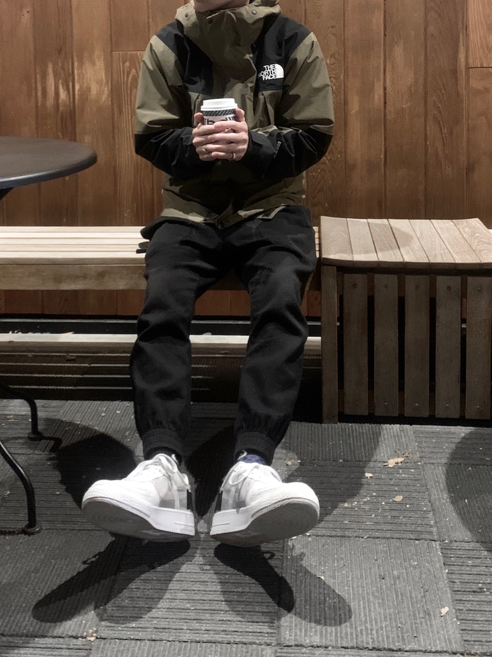 「ストリート、やっぱりストリートが好き、ストリート系、マウンテンパーカー、マウンテンジャケット、THE NORTH FACE、NIKE、AIR FORCE 1、大人カジュアル、秋冬コーデ」｜「THE NORTH FACEのザ・ノース・フェイス メンズ ヘリテージマウンテンパーカー / マウンテンジャケット（マウンテンパーカー、グリーン系）」を使った、KNTさん（メンズ・50cm）の秋コーディネートの1枚目の写真