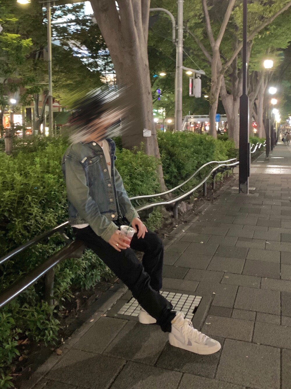 「ストリート、ストリート系、カジュアルコーデ、ラブアンドピース2020、fogEssentials、fear of god、ESSENTIALS、sacai、NIKE、デニムジャケット」｜「FOG ESSENTIALSのアイテム（デニムジャケット、ブルー系）」を使った、KNTさん（メンズ・270cm）の秋コーディネートの1枚目の写真