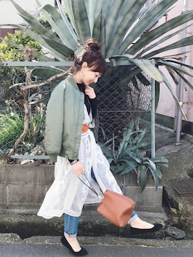 「スプリングSENSEOFPLACE」｜「アイテム（MA-1）」を使った、SIZUさん（レディース・156cm）の春コーディネート