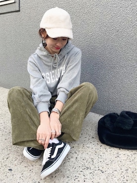 「URBAN RESEARCH（アーバンリサーチ）のボリュームスリーブロゴスウェット（パーカー）」を使った、SIZUさん（レディース・156cm）の冬コーディネート