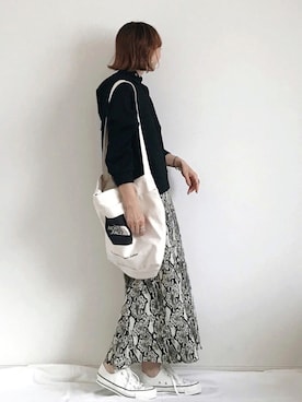 「LIPSTAR（リップスター）のバックシフォンプリーツパーカー（パーカー）」を使った、SIZUさん（レディース・156cm）の秋コーディネート