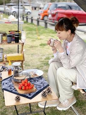 「キャンプ」｜「アイテム（食器/キッチン）」を使った、SIZUさん（レディース・156cm）の春コーディネート