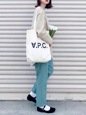 「reca（レカ）のアイテム（スラックス）」を使った、SIZUさん（レディース・156cm）の春コーディネート