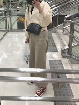 「韓国のアイテム（カーディガン/ボレロ、ベージュ系）」を使った、miさん（レディース・165cm）の春コーディネート