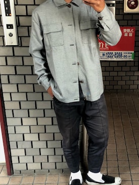 「URBAN RESEARCH（アーバンリサーチ）のアイテム（シャツ/ブラウス、グレー系）」を使った、Maiuさん（メンズ・170cm）の春コーディネート