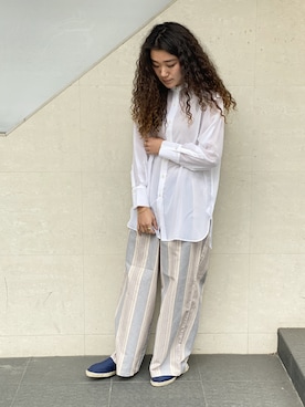 「アイテム（その他シューズ、ブルー系）」を使った、榎本さん（レディース・156cm）の春コーディネート
