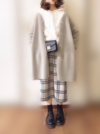 ぴょん is wearing JOURNAL STANDARD relume "フェイクムートン Vネックコート"