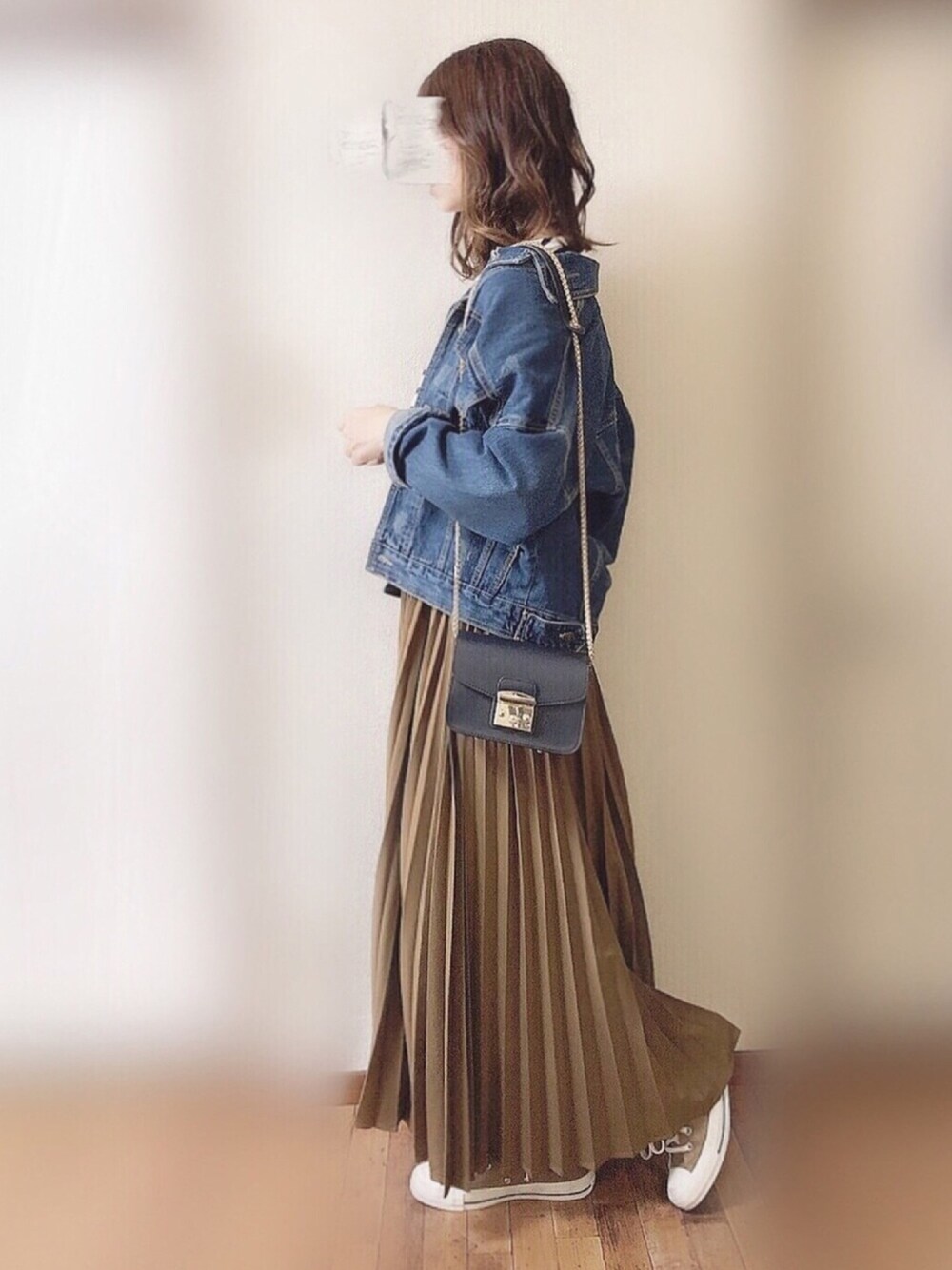「春、お花見、デニムジャケット、プリーツスカート、ボーダートップス、ショルダーバッグ、マタニティコーデ、デニム、ロングスカート、Gジャン」｜「DHOLICのダメージオーバーデニムジャケット（デニムジャケット、ブルー系）」を使った、ぴょんさん（レディース・167cm）の春コーディネートの1枚目の写真