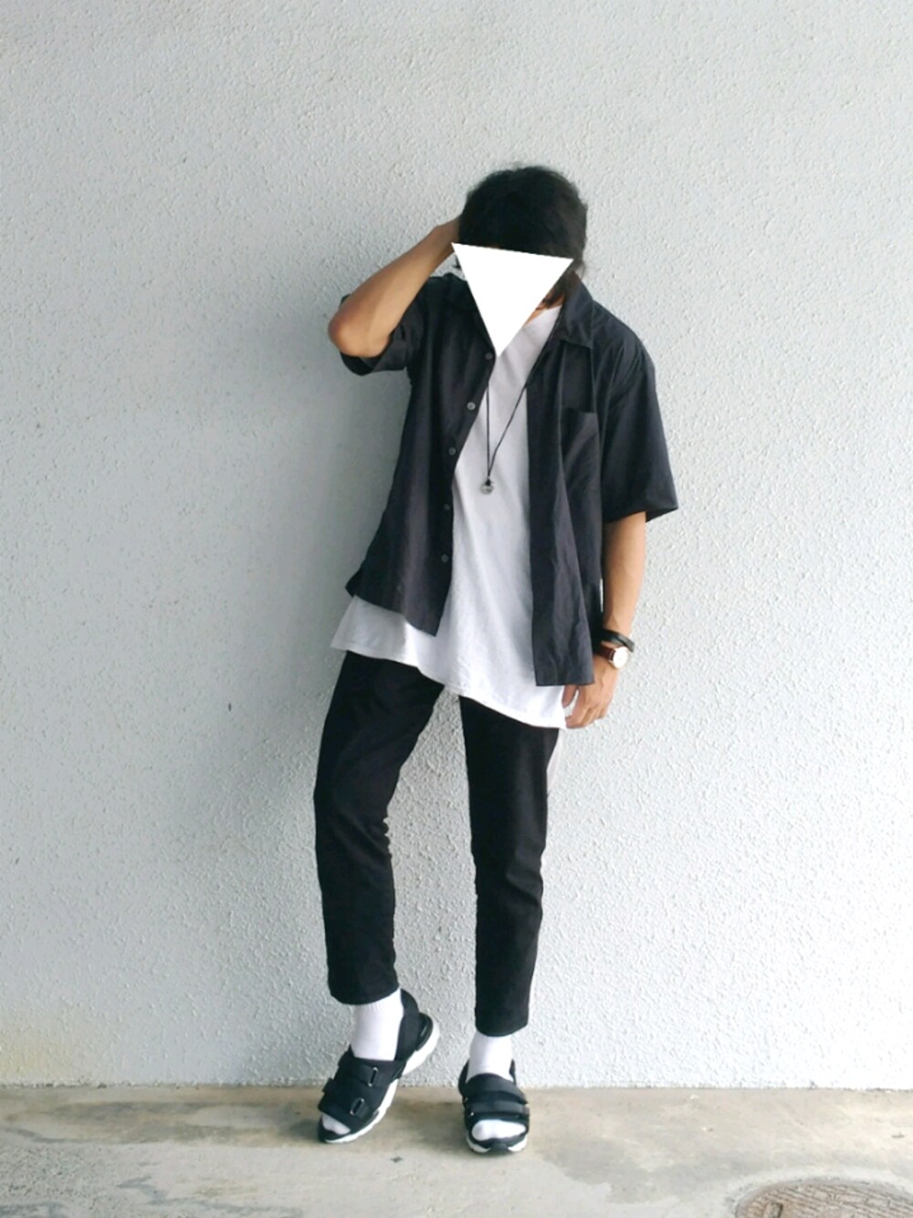 「今日のコーデ、オープンカラーシャツ、白Tシャツ、ラインパンツ、サンダル、スポーツサンダル、GU、RAGEBLUE、モノトーン、プチプラ」｜「GUのアイテム（シャツ/ブラウス、ブラック系）」を使った、けびすけさん（メンズ・174cm）の春コーディネートの1枚目の写真