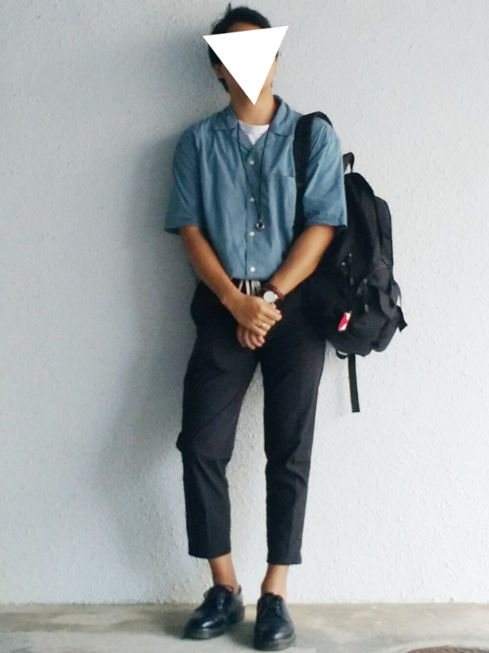「今日のコーデ、オープンカラーシャツ、タックイン、スラックス、アンクルパンツ、Dr.Martens、黒リュック、バングル、プチプラ、プチプラコーデ」｜「BACK NUMBERのアイテム（シャツ/ブラウス、ブルー系）」を使った、けびすけさん（メンズ・174cm）の夏コーディネートの1枚目の写真