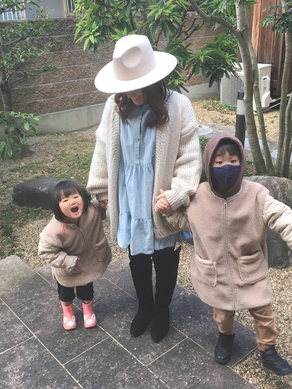 「おでかけ、お揃いコーデ、ハット、ZARA」｜「ZARAのアイテム（ワンピース/ドレス、ブルー系）」を使った、hikkyさん（レディース・154cm）の冬コーディネートの1枚目の写真