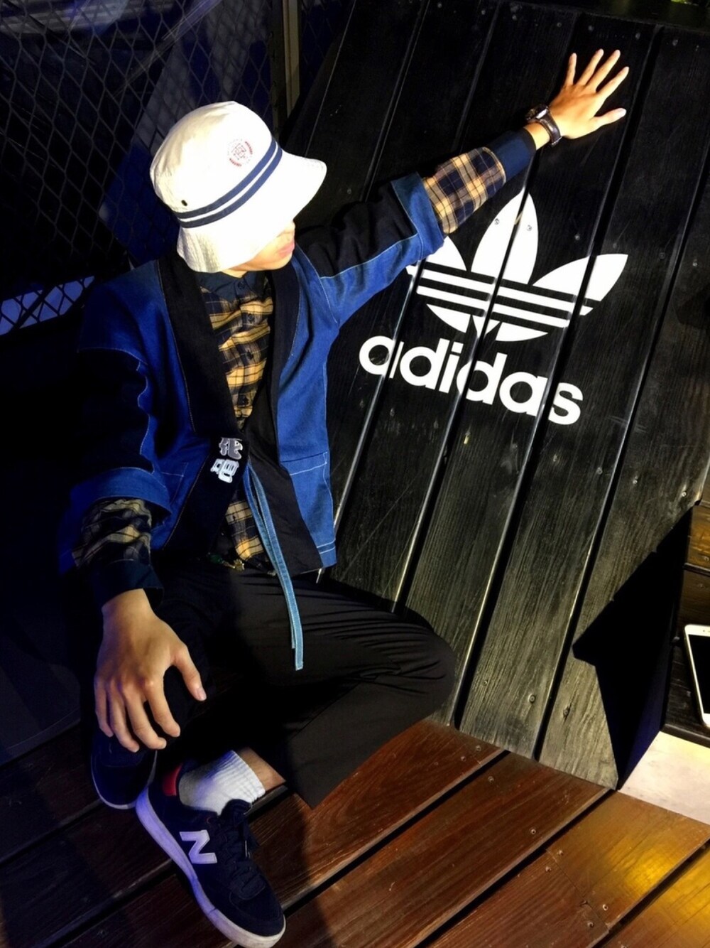 「NEW BALANCEのアイテム（キャップ、ホワイト系）」を使った、wenさん（メンズ・170cm）の冬コーディネートの1枚目の写真