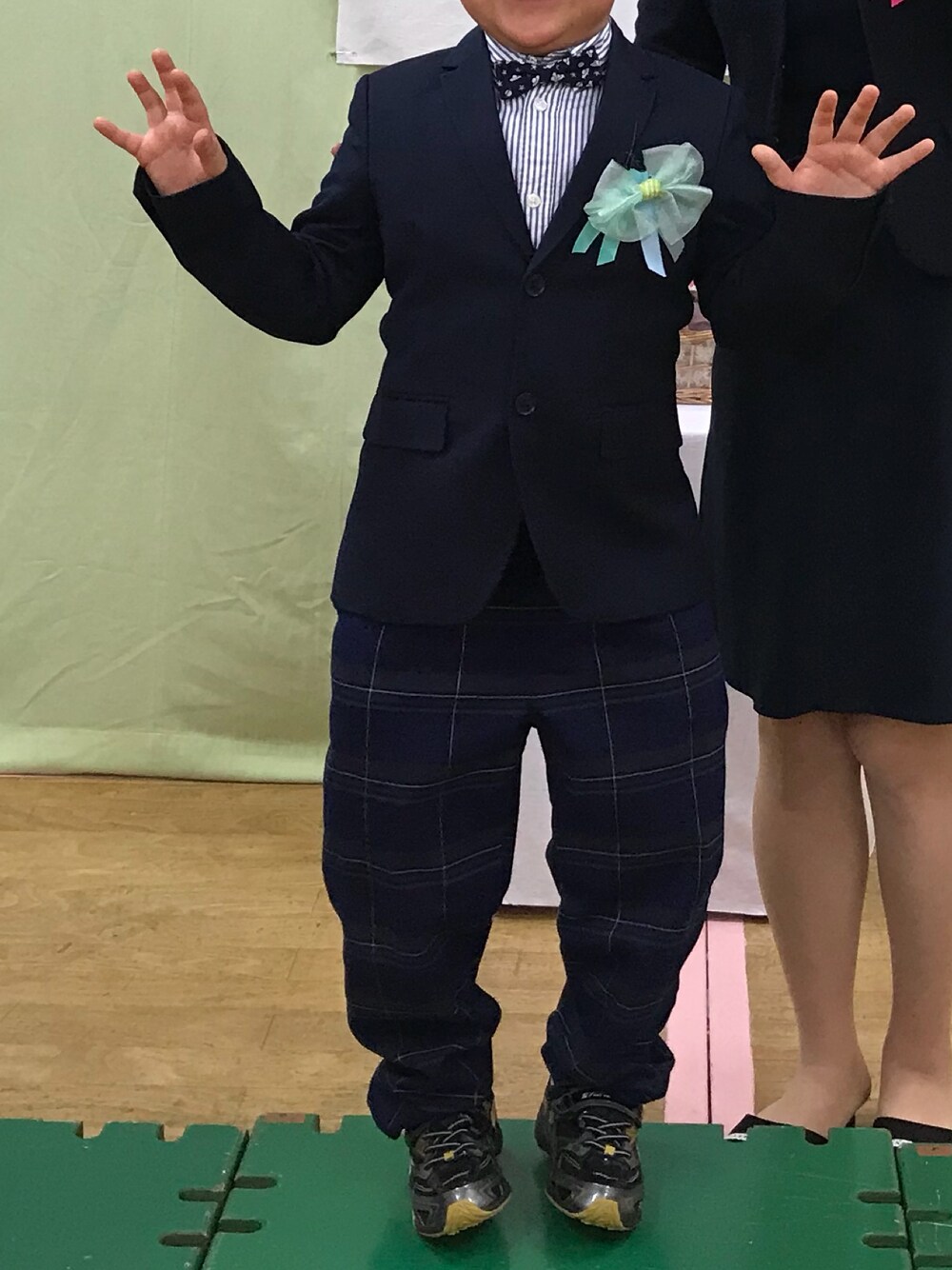 「卒園式コーデ」｜「H&Mのアイテム（蝶ネクタイ、ブルー系）」を使った、chansaaaaaさん（キッズ・132cm）の春コーディネートの1枚目の写真
