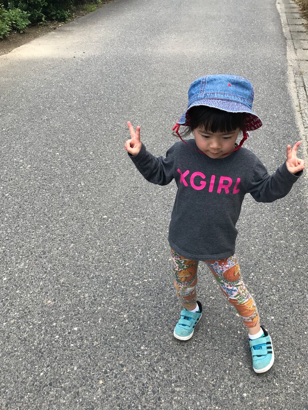 「運動会スタイル、おんなのこーで、キッズコーデ」｜「adidasのアイテム（スニーカー、ブルー系）」を使った、chansaaaaaさん（キッズ・90cm）の春コーディネートの1枚目の写真