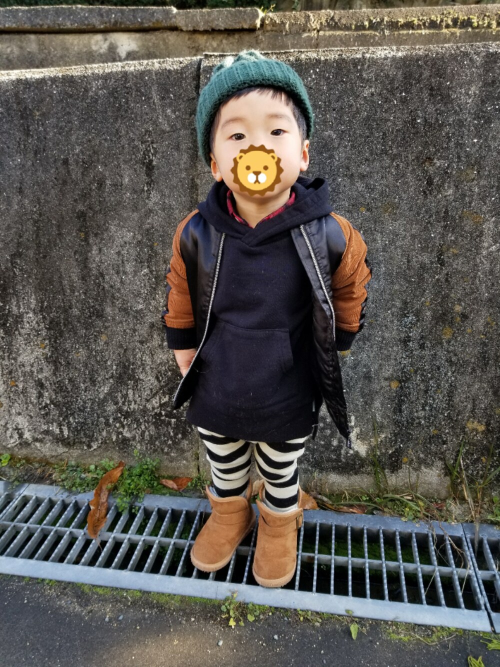 「キッズファッション、おとこのこ、おしゃれさんと繋がりたい、2歳、ニット帽、パーカー、ムートンブーツ、ボーダー」｜「Birthdayのアイテム（ニットキャップ/ビーニー、グリーン系）」を使った、☆☆K&S☆☆さん（キッズ・80cm）の冬コーディネートの1枚目の写真