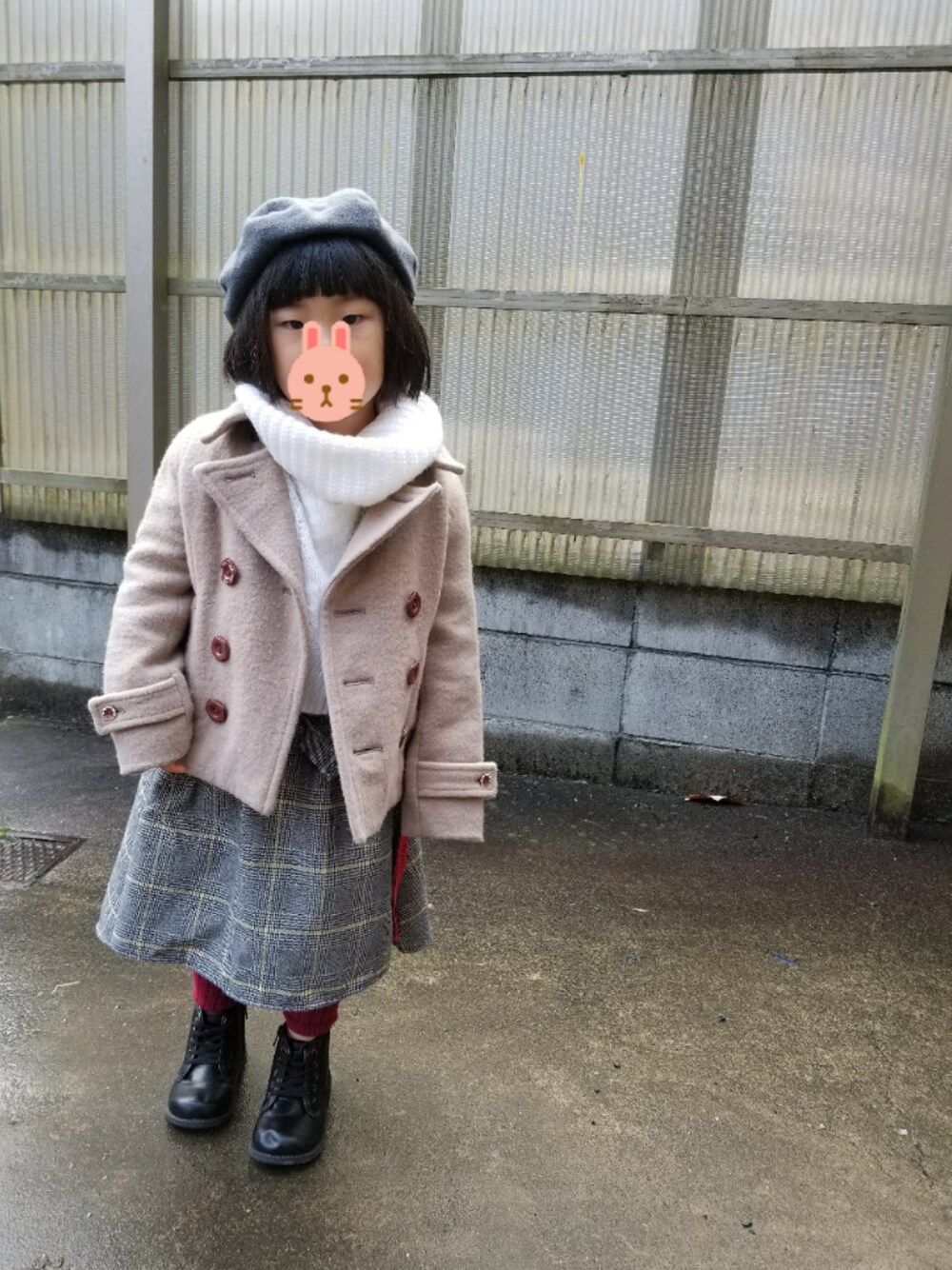 「キッズコーデ、4歳、ブランシェス、おんなのこ、ベレー帽、コート、ニット、スカート」｜「BRANSHESのフランネルベレー帽（ハンチング/ベレー帽、グレー系）」を使った、☆☆K&S☆☆さん（キッズ・100cm）の冬コーディネートの1枚目の写真