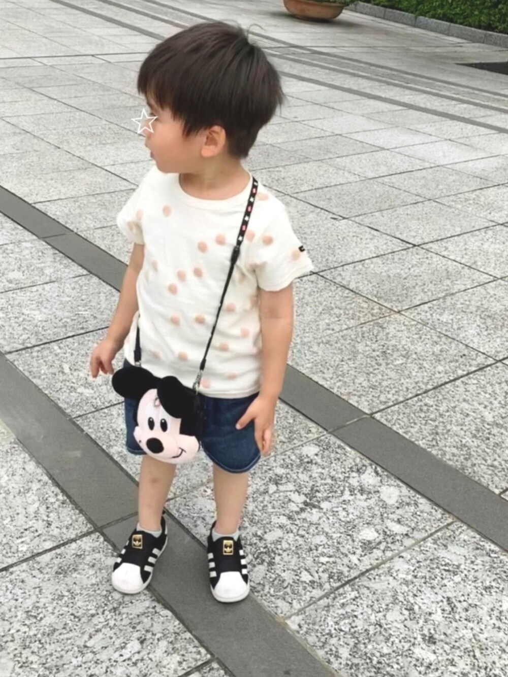 「quoti use fithのポコポコドットジャガード天竺　半袖Ｔシャツ（Tシャツ/カットソー、ホワイト系）」を使った、MINAT☺︎さん（キッズ・100cm）の秋コーディネートの1枚目の写真
