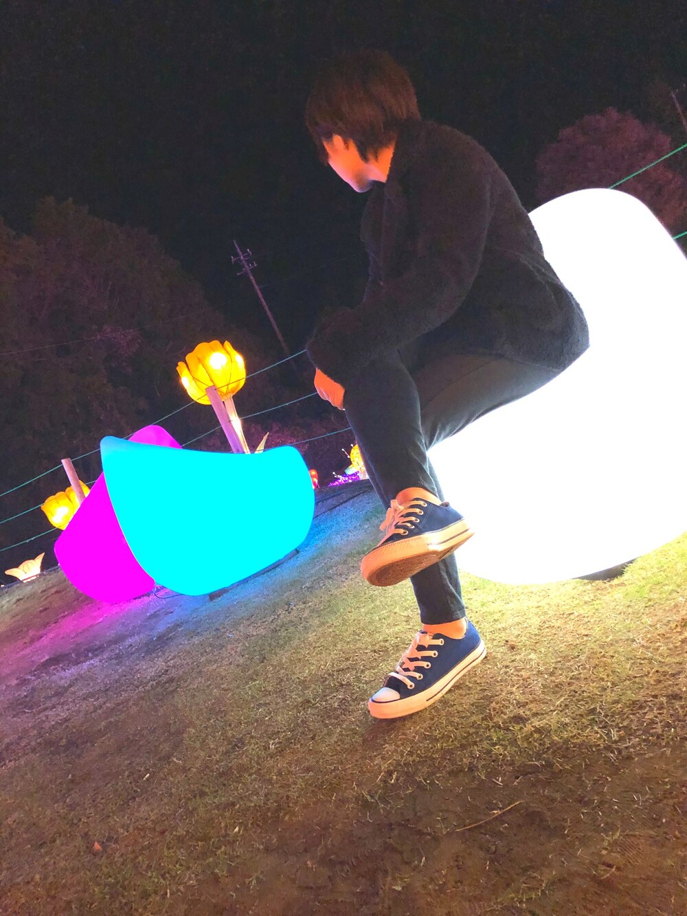 「シンプルおしゃれが好き、休日スタイル、NIKE、イルミネーション、converse、nano・universe」｜「CONVERSEのアイテム（シューズ、ブルー系）」を使った、Tさん（メンズ・165cm）の秋コーディネートの1枚目の写真