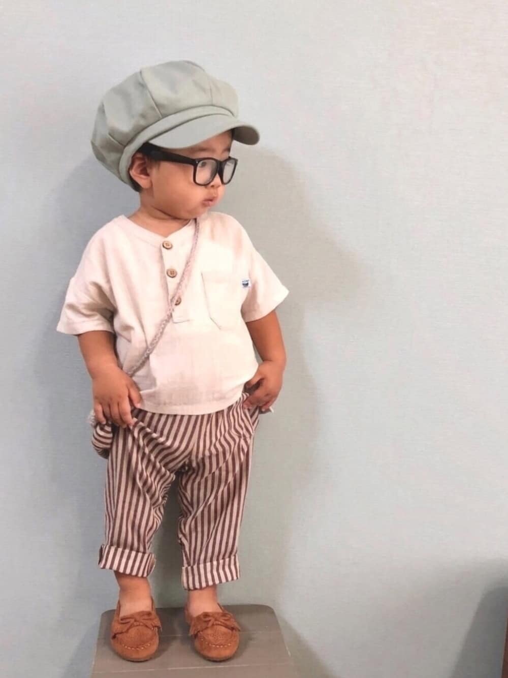 「秋のカフェオレコーデ、秋色コーデ、男の子、リンクコーデ、男の子コーデ、2歳、おとこのこ、ストライプパンツ、キャスケット、モカシン」｜「b・ROOMのキャスケット（キャスケット、グリーン系）」を使った、yo_yoさん（キッズ・80cm）の秋コーディネートの1枚目の写真