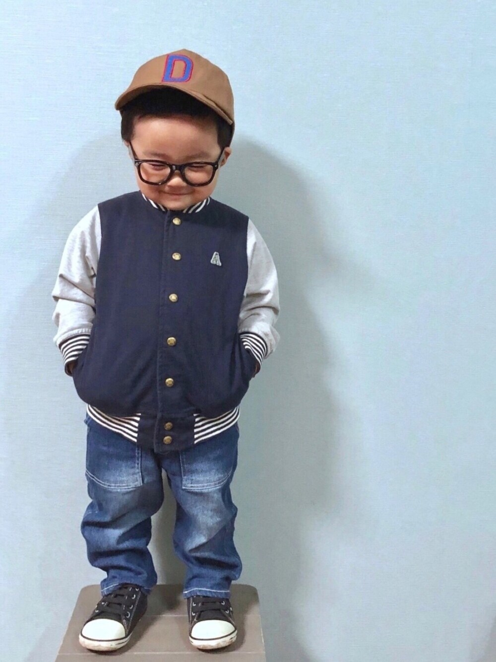 「やっぱりストリートが好き、キッズファッション、スタジャン、ストリート、2歳、男の子、シンプルコーデ、キャップ、秋のコーデ、2歳4ヶ月」｜「URBAN RESEARCH DOORSのDロゴキャップ(KIDS)（キャップ、イエロー系）」を使った、yo_yoさん（キッズ・80cm）の秋コーディネートの1枚目の写真