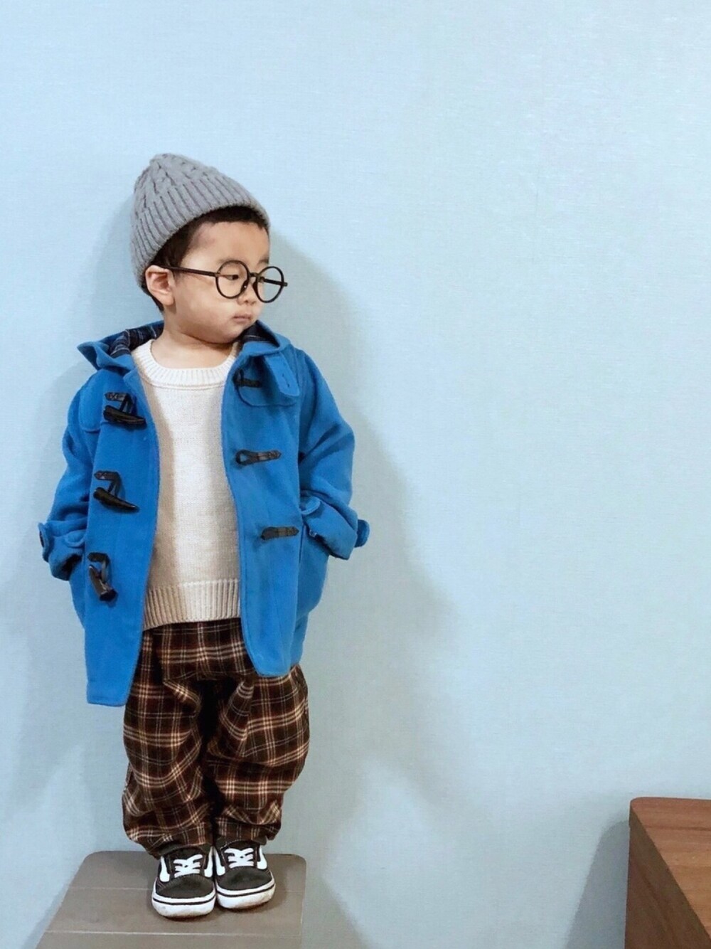 「キッズファッション、ダッフルコート、チェックパンツ、セーター、オールドスクール、ニット帽、男の子、2歳、ハンドメイド、kids」｜「GLOBAL WORKの【キッズ】ダッフルコート 17/760160（ダッフルコート、ブルー系）」を使った、yo_yoさん（キッズ・90cm）の冬コーディネートの1枚目の写真
