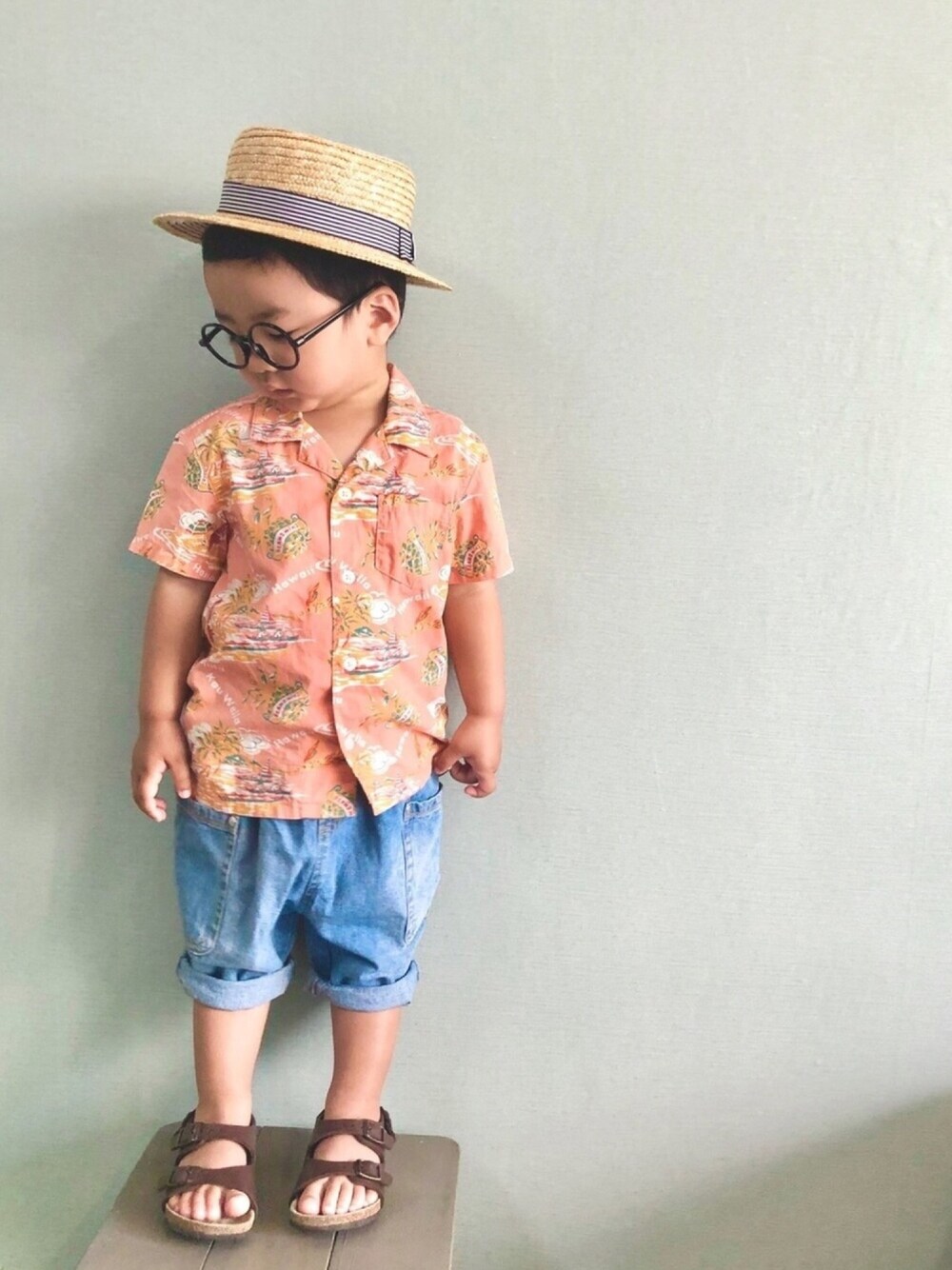 「アロハシャツ、開襟シャツ、サルエルパンツ、夏コーデ、カンカン帽、ビルケンシュトック、ピンク男子、アロハ部2020、半袖シャツ、プチプラ」｜「BEAMS BOYのアイテム（シャツ/ブラウス、ピンク系）」を使った、yo_yoさん（キッズ・90cm）の夏コーディネートの1枚目の写真