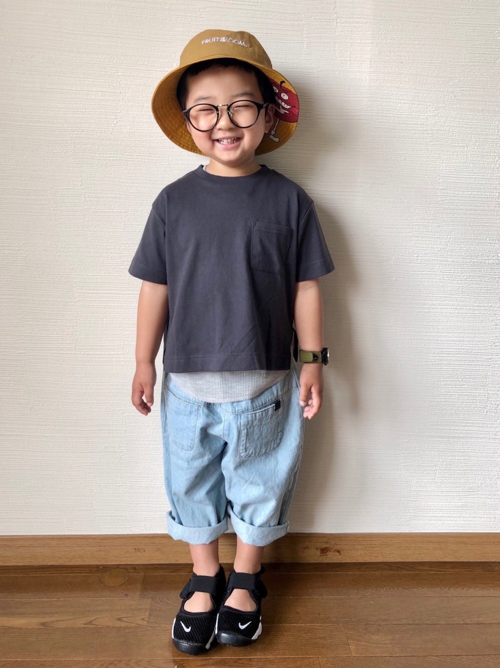「休日スタイル、チャオパニックティピー(CIAOPANIC TYPY)、レイヤードスタイル、NIKE、バケットハット、バルーンパンツ、スポーツサンダル、腕時計、公園スタイル、ワイドパンツ」｜「CIAOPANIC TYPYのワッフルタンク付Tee（Tシャツ/カットソー、グレー系）」を使った、yo_yoさん（キッズ・90cm）の春コーディネートの1枚目の写真