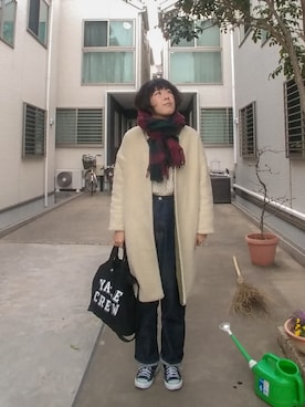 「カフェ巡り」｜「アイテム（ノーカラージャケット）」を使った、おぐらのゆみさんさん（レディース・165cm）の冬コーディネート