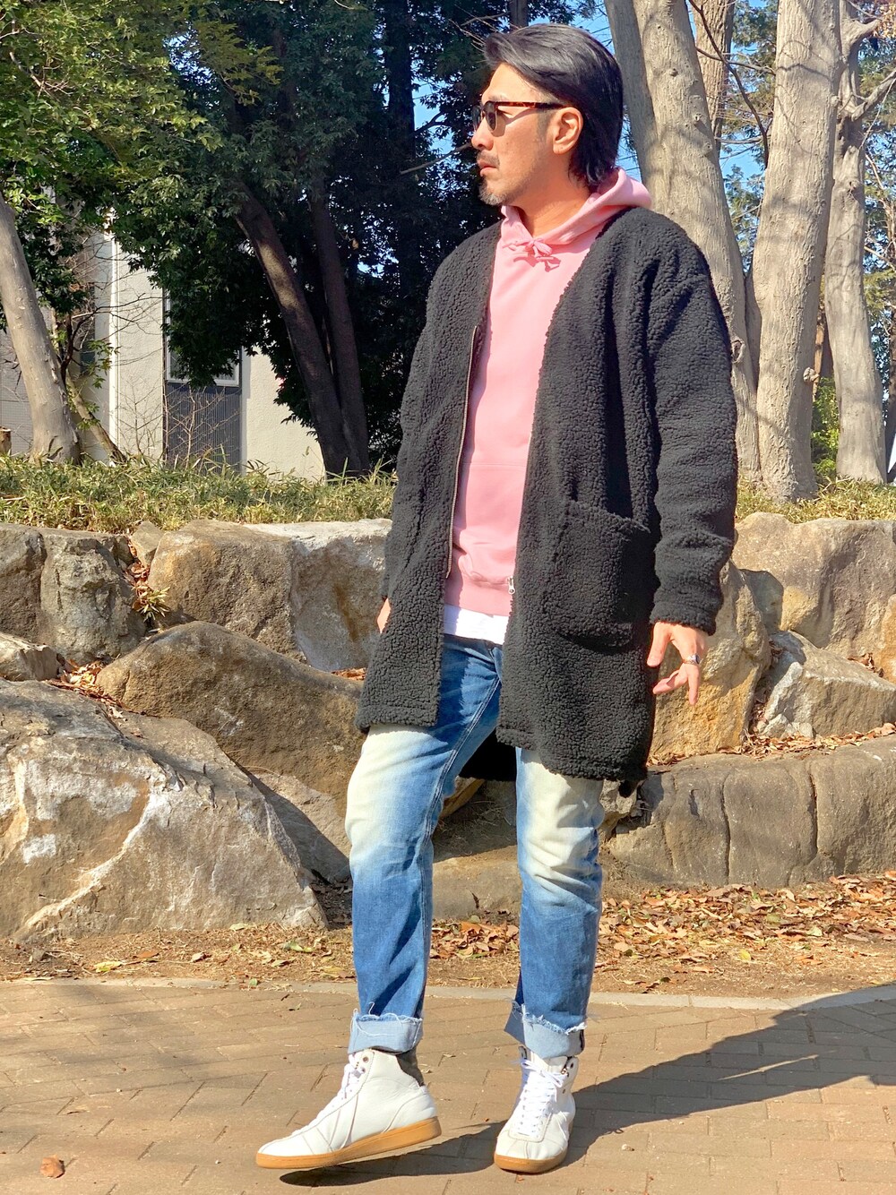 「お気に入りの服でデートに行こう、カジュアル、カジュアルコーデ、シンプル、シンプルコーデ、パーカー、ボア、デニム、Diesel、ootd」｜「CORPUS　SELECTのノーカラーボアコート/ふわもこボアジャケット（ノーカラージャケット、ブラック系）」を使った、O.takahiro👖さん（メンズ・181cm）の冬コーディネートの1枚目の写真