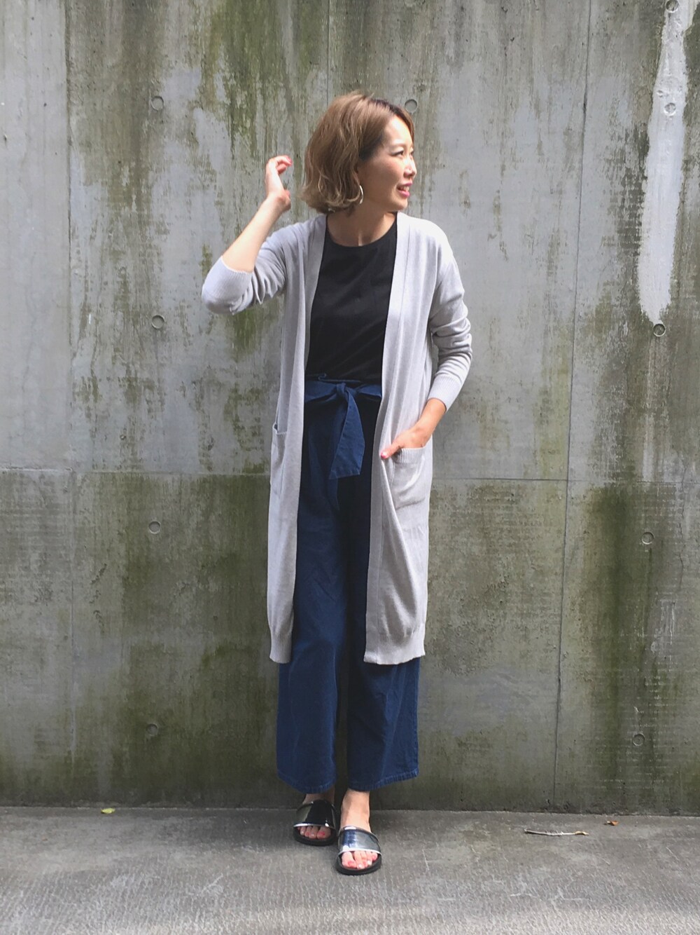 「ootd、カジュアル、デニム、GU、ZARA、FEMIND TOKYO、ママコーデ、ママファッション、サンダル、カーディガン」｜「FEMIND TOKYOのベーシックロングカーディガン（カーディガン/ボレロ、グレー系）」を使った、tomocoさん（レディース・171cm）の夏コーディネートの1枚目の写真