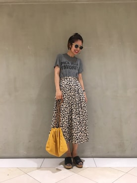 「BEAUTY&YOUTH UNITED ARROWS（ビューティーアンドユースユナイテッドアローズ）のBY レオパードタックフレアスカート（スカート、ベージュ系）」を使った、Shiori Kotedaさん（レディース・169cm）の夏コーディネート