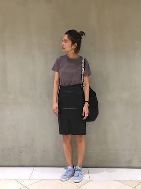 「BEAUTY&YOUTH UNITED ARROWS（ビューティーアンドユースユナイテッドアローズ）のアイテム（スニーカー、ブルー系）」を使った、Shiori Kotedaさん（レディース・169cm）の夏コーディネート