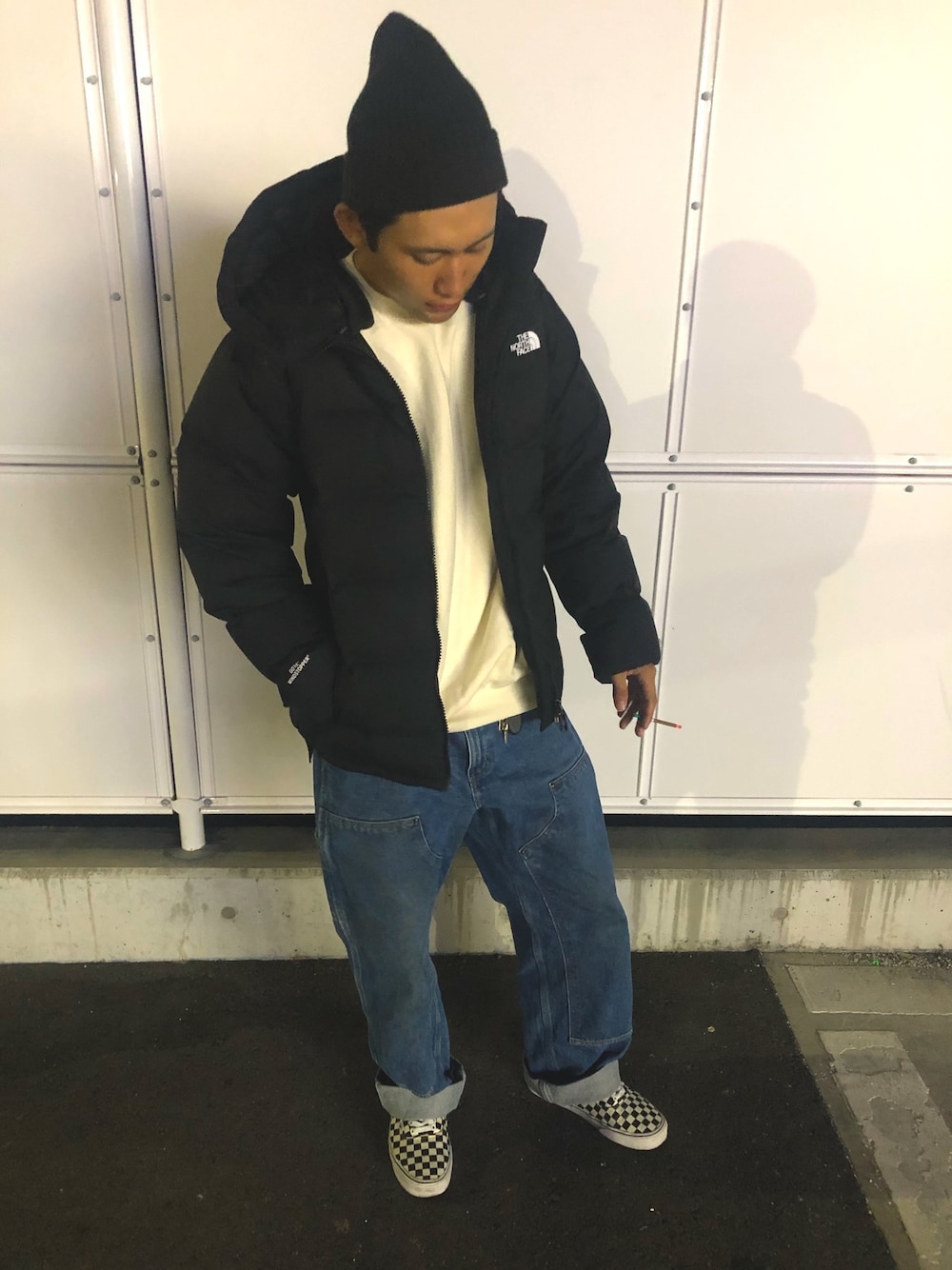 「古着、冬コーデ、秋コーデ、ビックシルエット、プチプラ、スニーカー」｜「THE NORTH FACEのザ・ノース・フェイス ユニセックス ダウンパーカ / ビレイヤーパーカ（ダウンジャケット/コート、ブラック系）」を使った、shunsukeさん（メンズ・175cm）の秋コーディネートの1枚目の写真