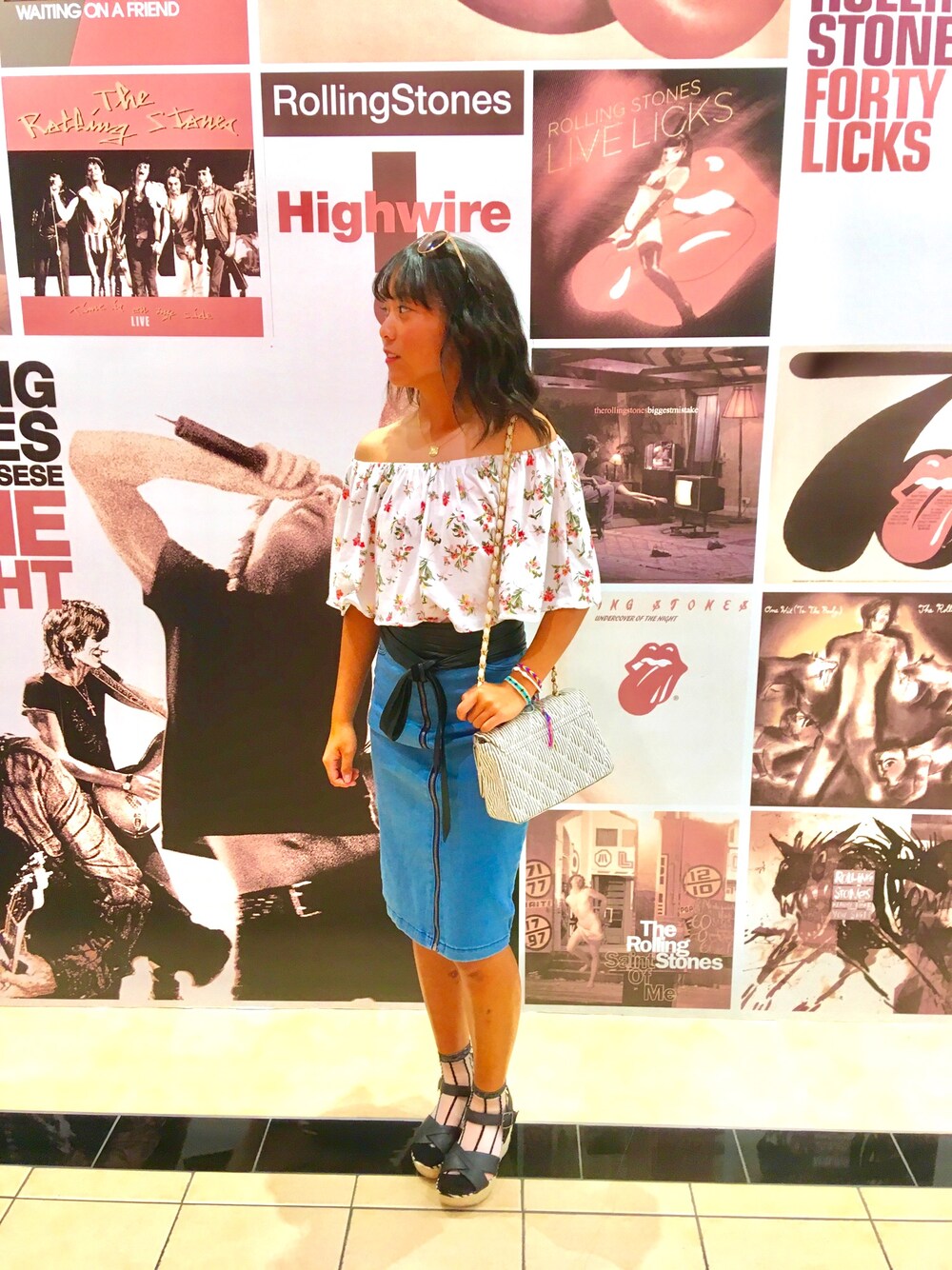 「snidel、Bershka、WHO'S WHO、夏、白、オフショル、タイトスカート、デニム、カジュアル、summer」｜「Bershkaのアイテム（その他トップス、ホワイト系）」を使った、はなさん（レディース・157cm）の夏コーディネートの1枚目の写真