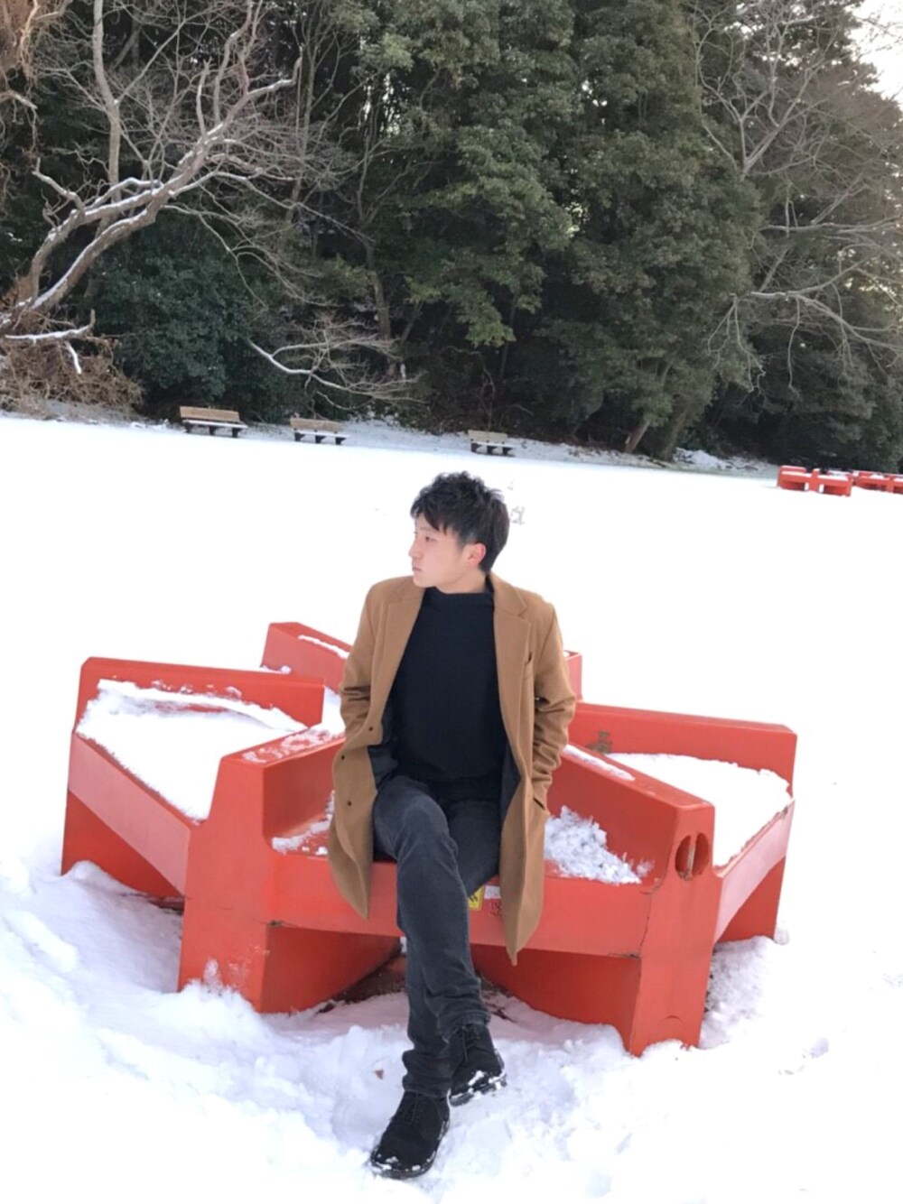 「冬コーデ、大人カジュアル、シンプル、キレイめ、コート、UNIQLO、Nylaus、GU、黒、ブラウン×ブラック」｜「NYLAUSのアイテム（ダウンジャケット/コート、ブラウン系）」を使った、ユンさん（メンズ・165cm）の冬コーディネートの1枚目の写真