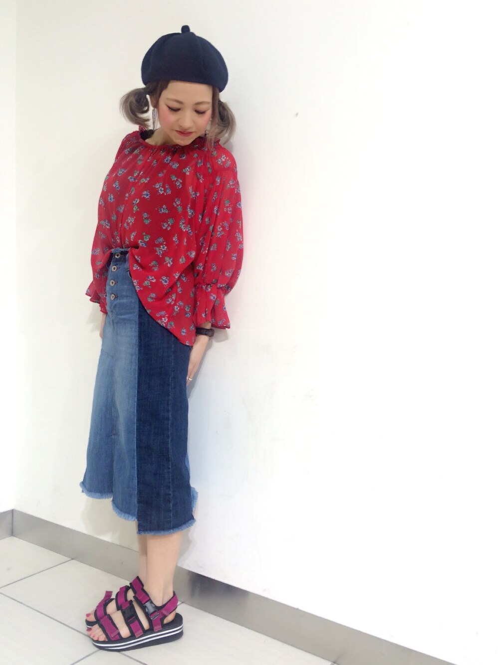 TOSHIBE KAYOKOさんの「リメイク風切替デニムスカート（w closet）」を使ったコーディネート