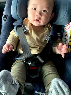 「西松屋（ニシマツヤ）のアイテム（Tシャツ/カットソー、ベージュ系）」を使った、だいふく🍼さん（キッズ・80cm）の春コーディネート