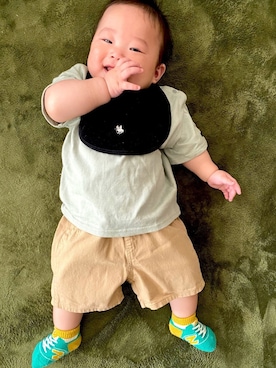 「アイテム（スタイ/よだれかけ、ブラック系）」を使った、だいふく🍼さん（キッズ・70cm）の春コーディネート