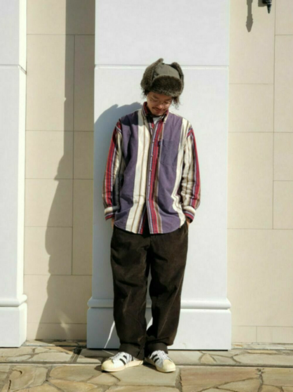 「年末WEAR感謝祭、古着、冬コーデ、フライトキャップ、override 、コーデュロイ、スニーカー、スニーカーコーデ、ブラウン、メガネ×帽子」｜「OVERRIDEの【OVERRIDE】NYCO RIP-STOP TRAPPER（ハット、グリーン系）」を使った、くすくすさん（メンズ・167cm）の冬コーディネートの1枚目の写真