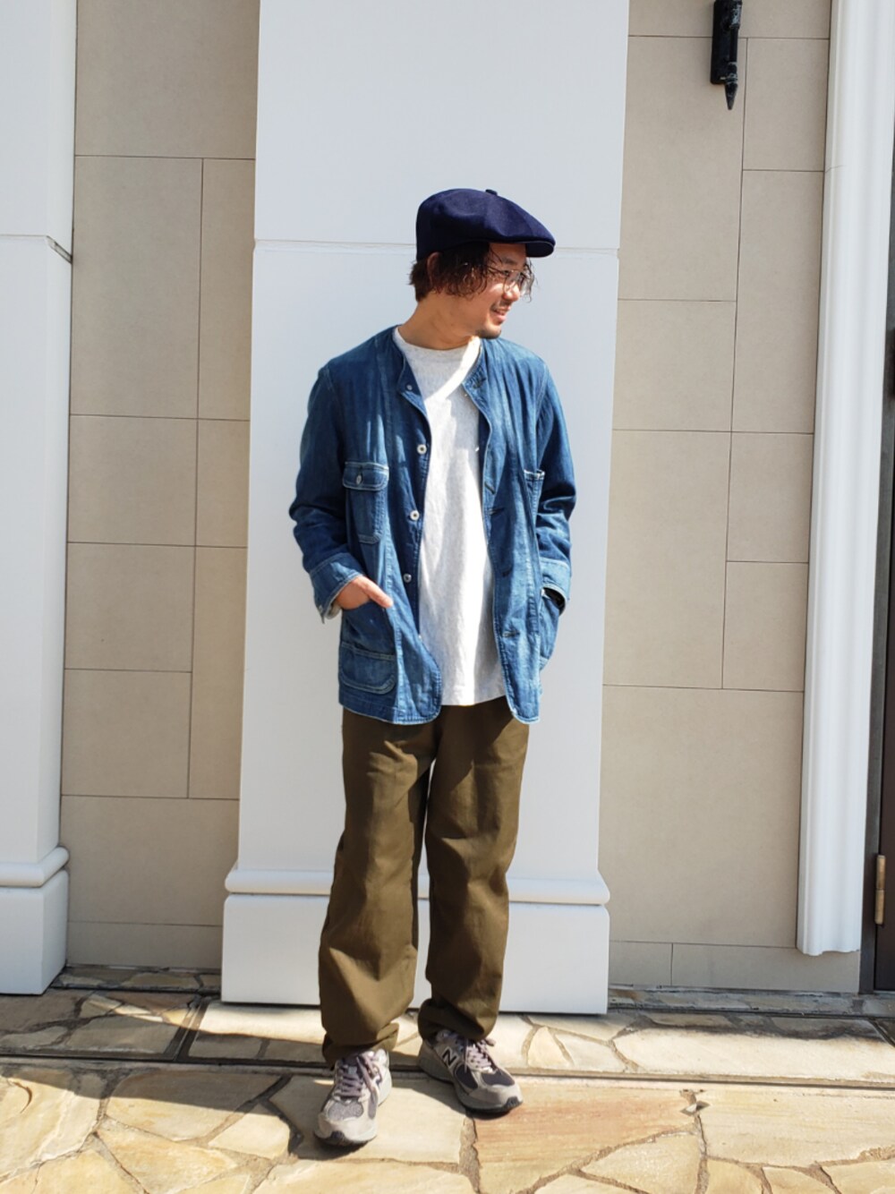 「KANGOL、KANGOLDAY、デニムジャケット、カーキパンツ、ハンチング、スニーカー、スニーカーコーデ、春コーデ、アメカジ、メガネ×帽子」｜「KANGOLの【KANGOL】SMU Tropic Galaxy/【カンゴール】 トロピック ギャラクシー ハンチング（ハンチング/ベレー帽、ブルー系）」を使った、くすくすさん（メンズ・167cm）の春コーディネートの1枚目の写真